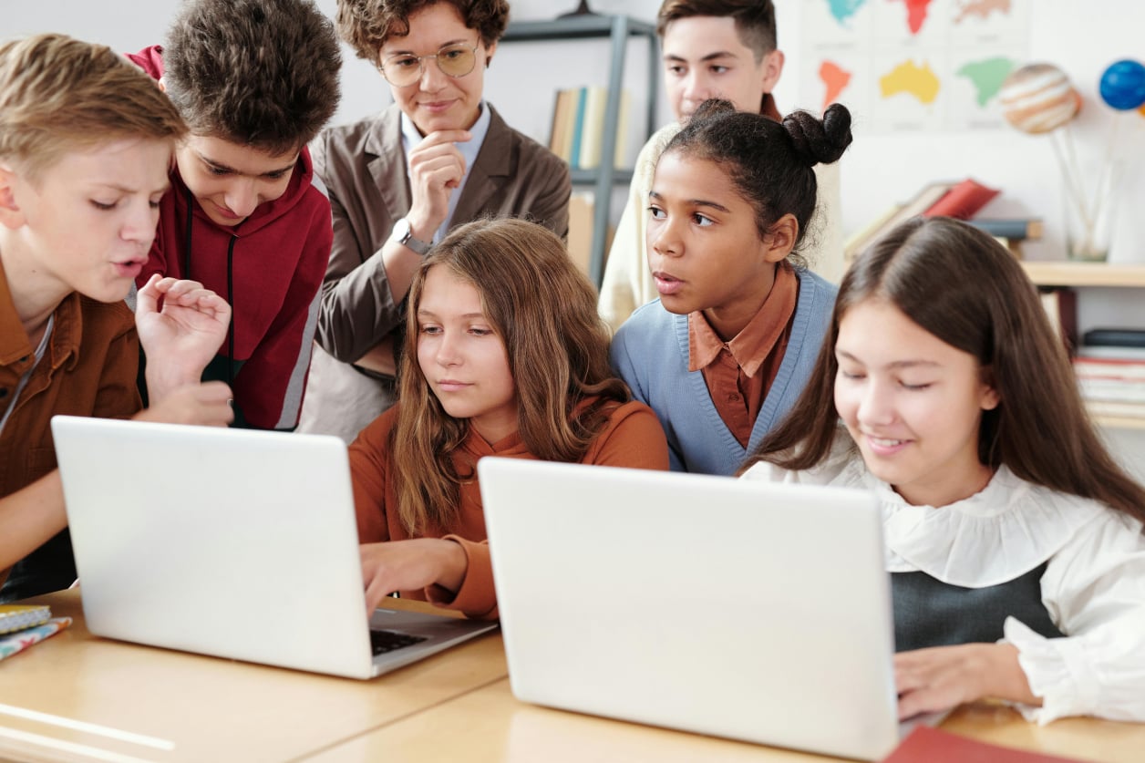 Despertar o prazer pelo aprendizado e o interesse pelas ciências, tecnologia e inovação